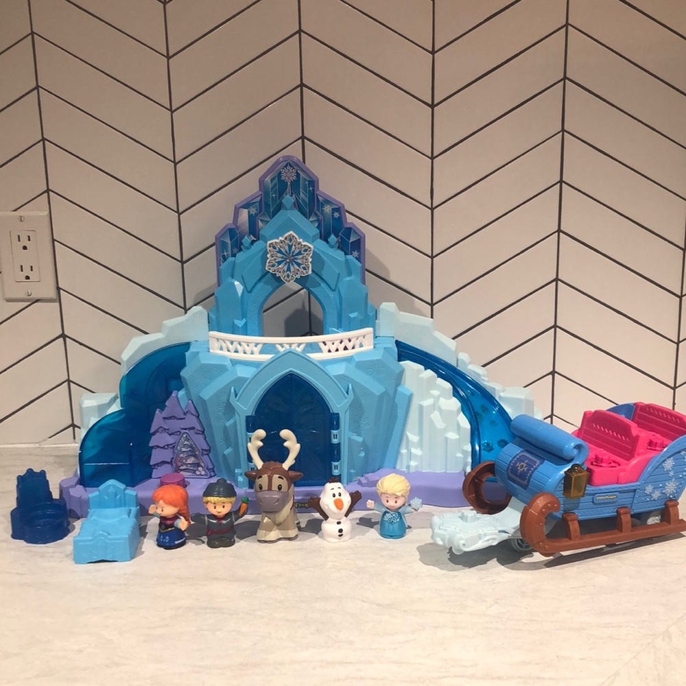 Fisher-Price Frozen Ice Castle Playset - Blue and Pink